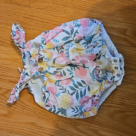 Tommy Bahama Outfit - Picture 2 of 4